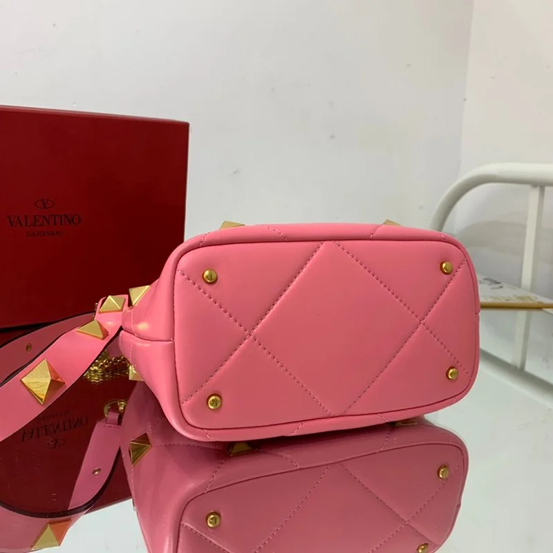 超希少!ヴァレンティノ ハンドバッグ 偽物 ROMAN STUD QUILTED Vut72437