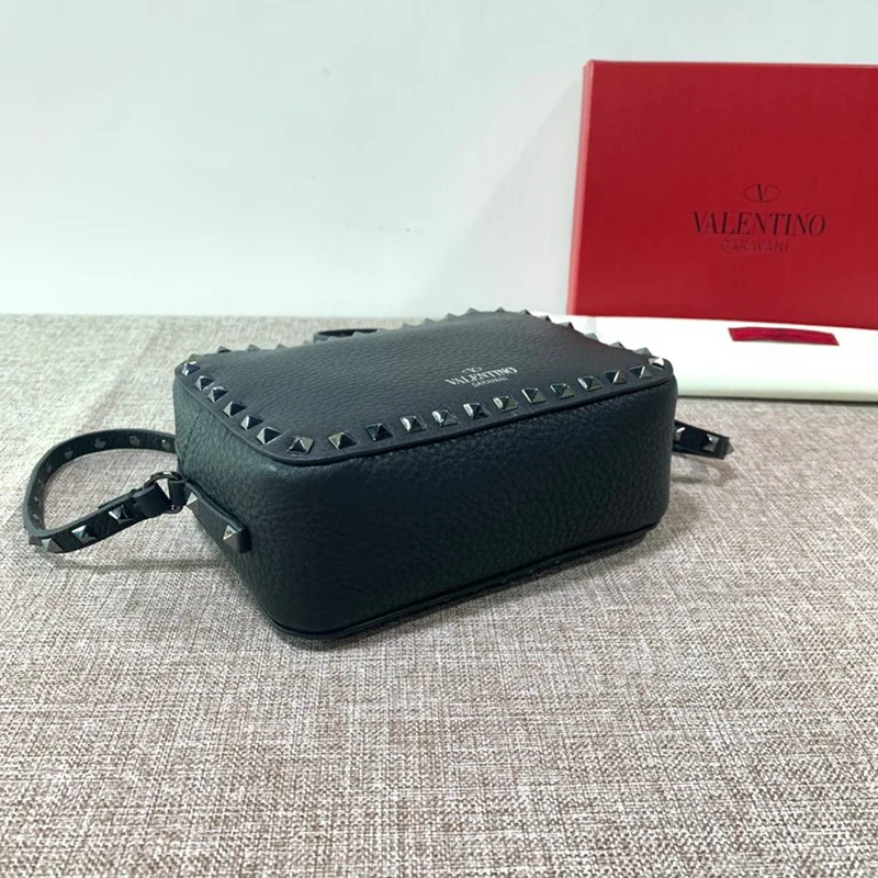 定番ヴァレンティノ ショルダーバッグ 偽物 ハンドバッグ★ロックスタッズ Vuf33430