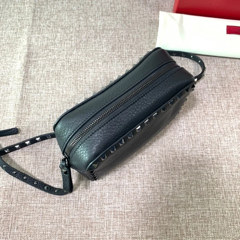 定番ヴァレンティノ ショルダーバッグ 偽物 ハンドバッグ★ロックスタッズ Vuf33430