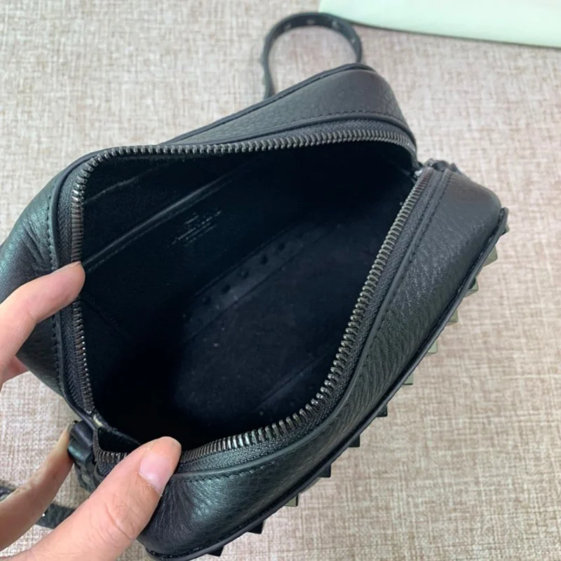 定番ヴァレンティノ ショルダーバッグ 偽物 ハンドバッグ★ロックスタッズ Vuf33430