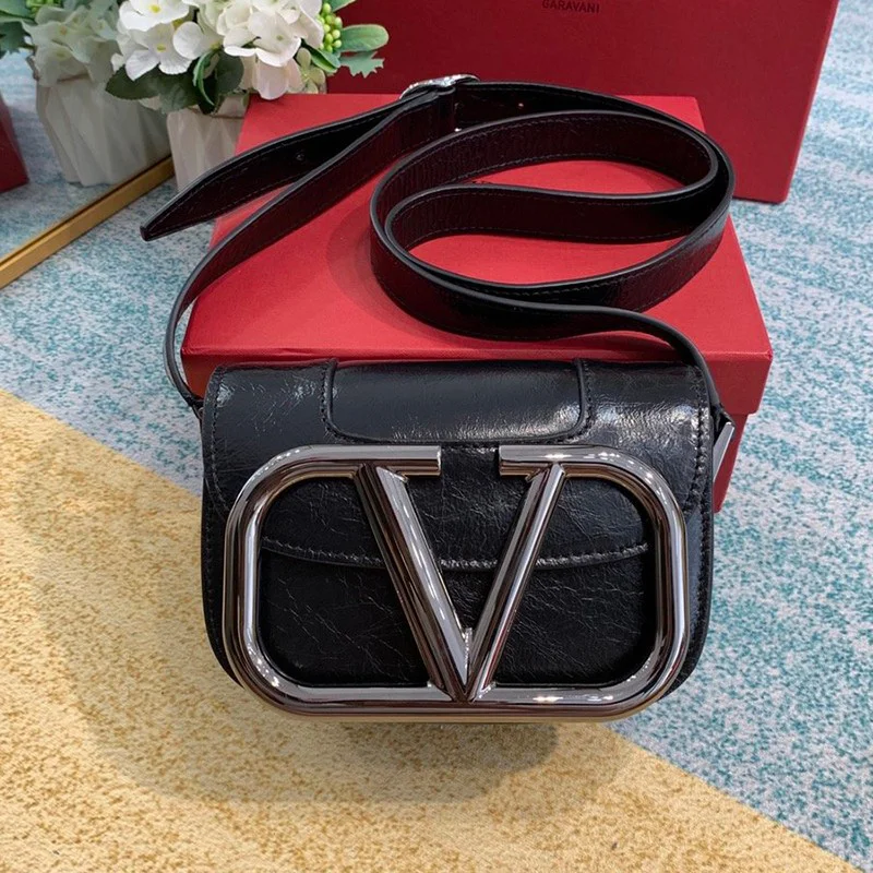 送料込ヴァレンティノ ショルダーバッグ コピー Vロゴ SUPERVEE レザー クロスボディバッグ Vuh72748