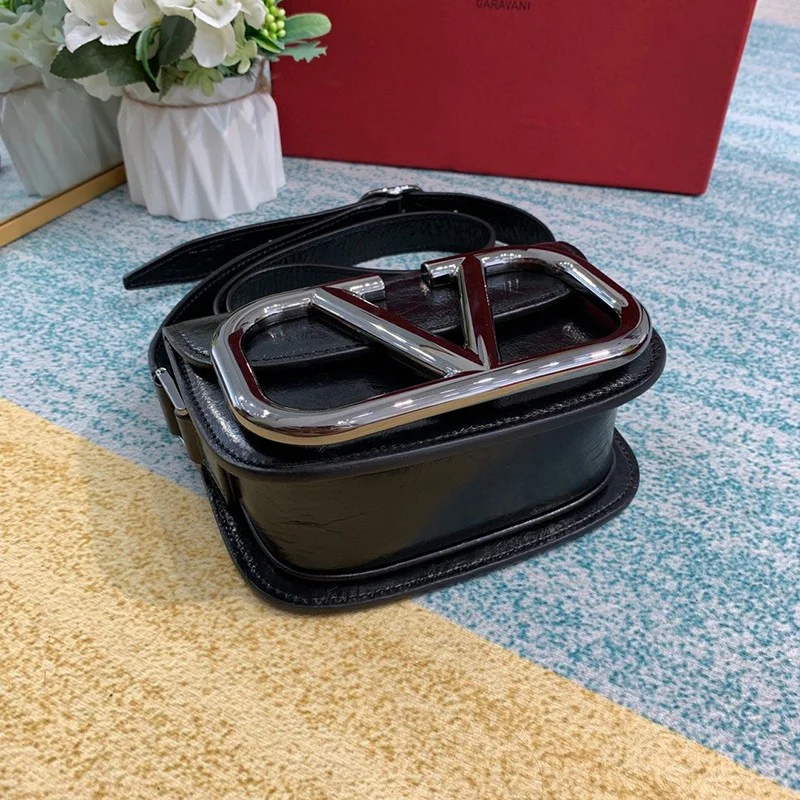 送料込ヴァレンティノ ショルダーバッグ コピー Vロゴ SUPERVEE レザー クロスボディバッグ Vuh72748