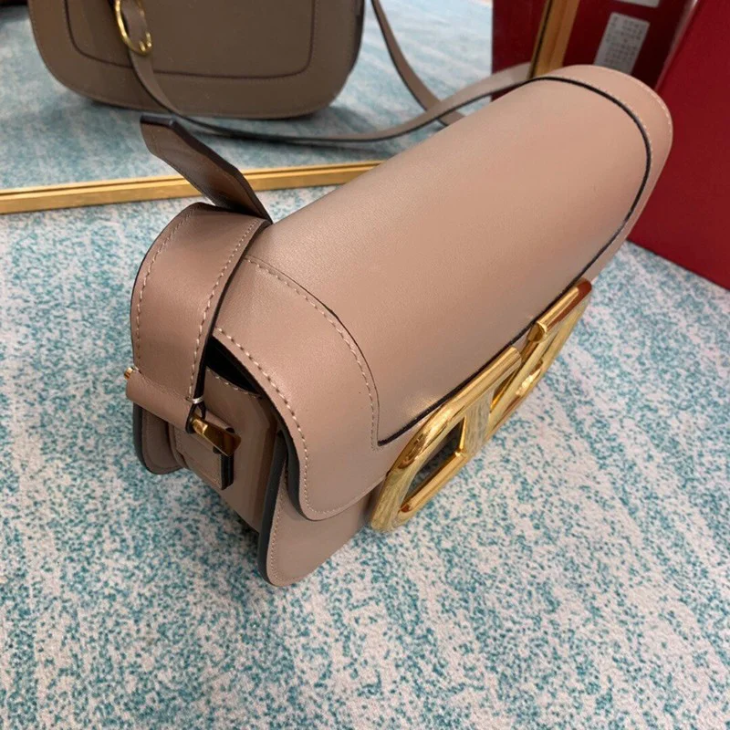 春もの新作ヴァレンティノ ショルダーバッグ 偽物 Vロゴ SUPERVEE レザー クロスボディバッグ Vup44975