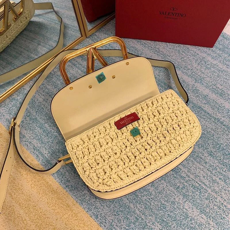 春もの新作 ヴァレンティノ ショルダーバッグ 偽物 VEE レザー クロスボディバッグ Vuh71016