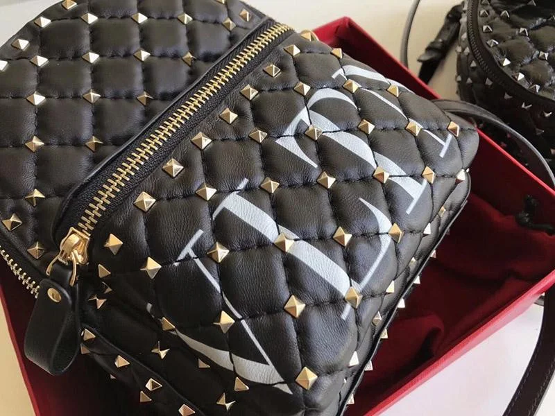 21AW新作 ヴァレンティノ コピーVALENTINO GARAVANI◎SPIKE.IT バックパックミニ Vun26505