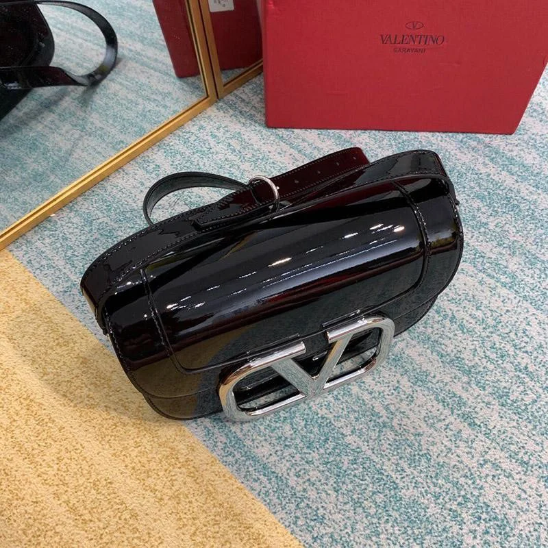 ヴァレンティノ ショルダーバッグ VEE レザー クロスボディバッグ Vup62946