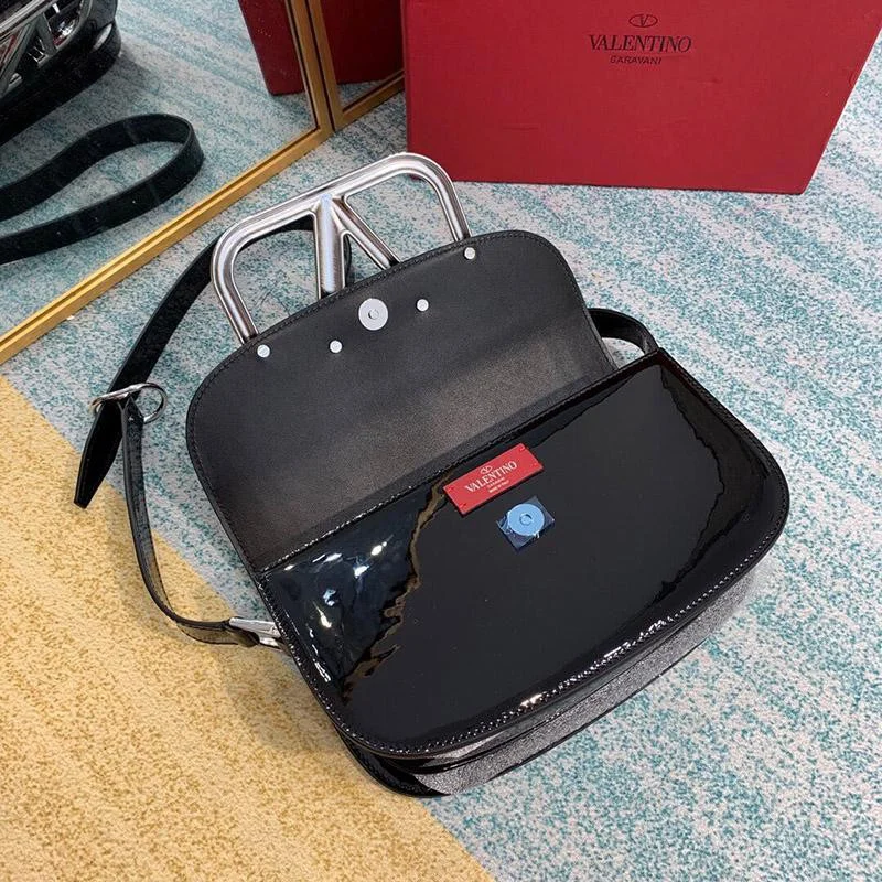 ヴァレンティノ ショルダーバッグ VEE レザー クロスボディバッグ Vup62946