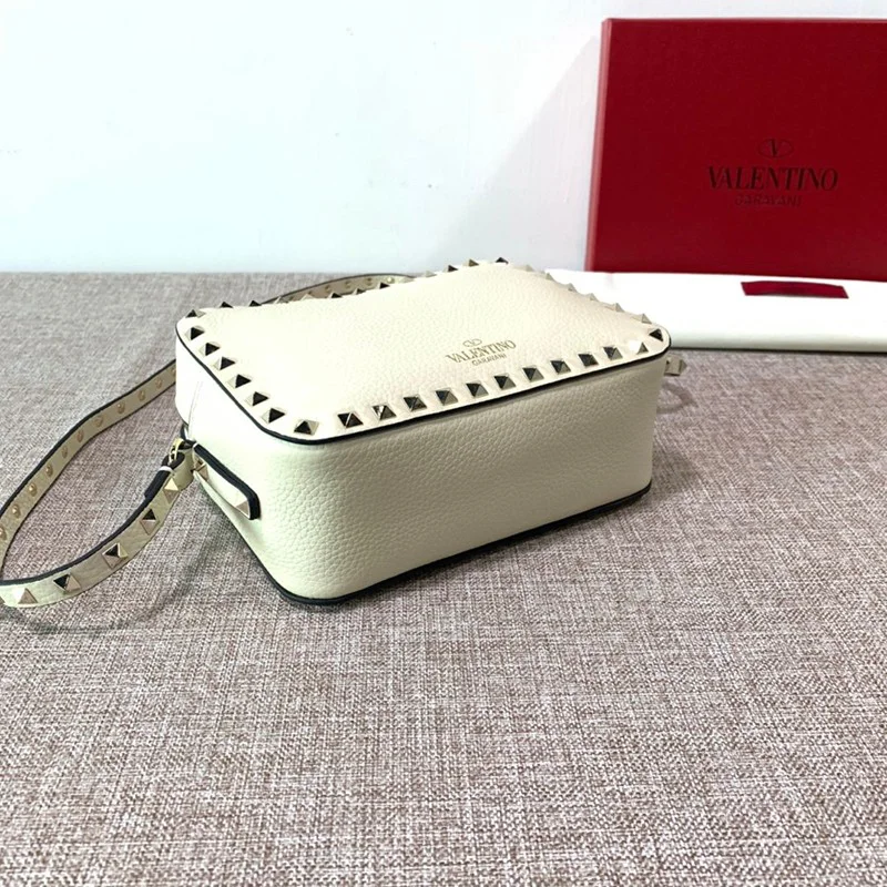 入手困難ヴァレンティノ ショルダーバッグ 偽物 ハンドバッグ★ロックスタッズ Vup84449