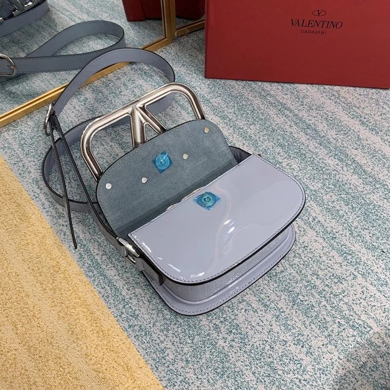 ☆超人気☆ヴァレンティノ ショルダーバッグ コピー VEE レザー クロスボディバッグ Vuj95323