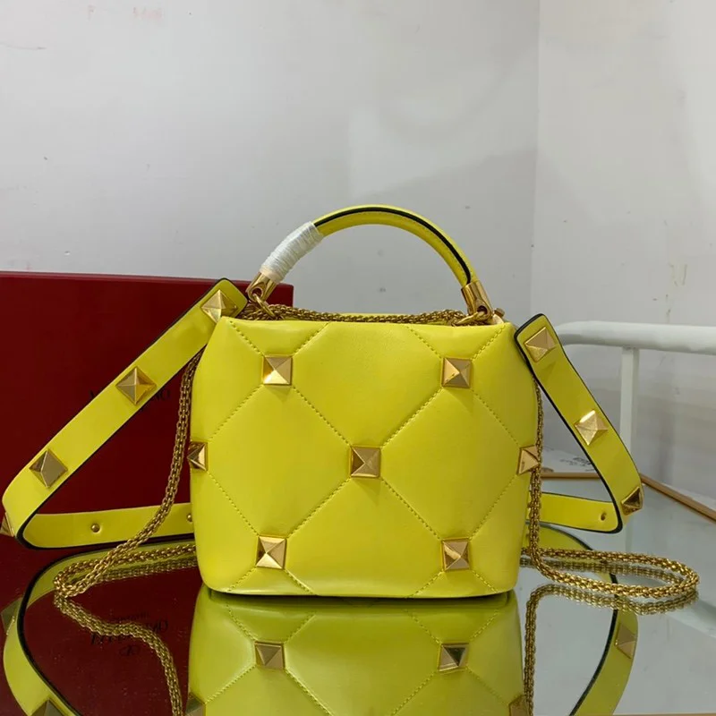 超希少!ヴァレンティノ ハンドバッグ 偽物 ROMAN STUD QUILTED Vut72437