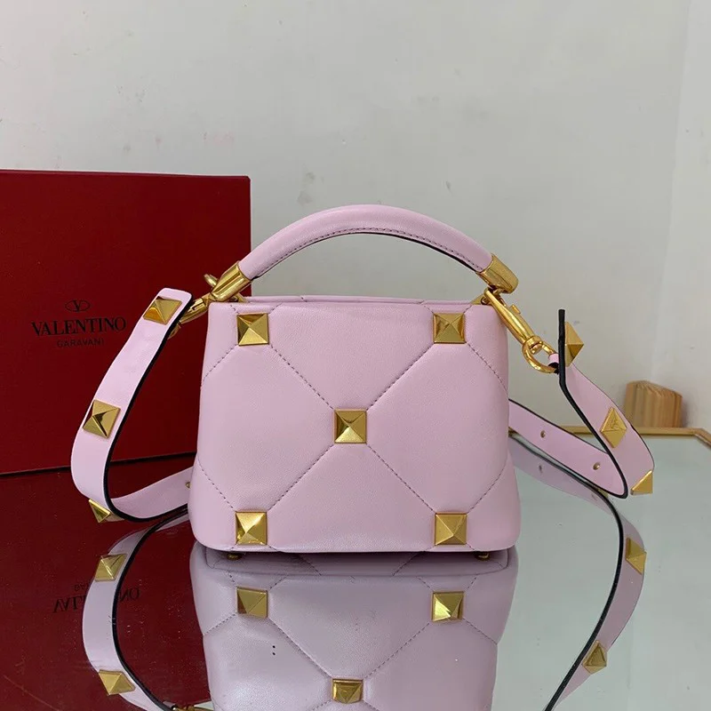 ★日本!!人気!ヴァレンティノ ハンドバッグ コピー ROMAN STUD QUILTED Vux71343