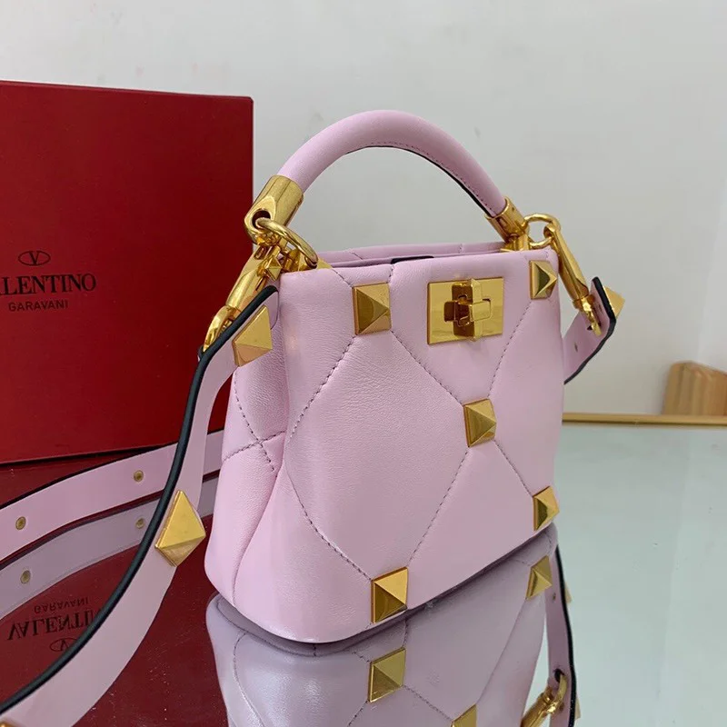 ★日本!!人気!ヴァレンティノ ハンドバッグ コピー ROMAN STUD QUILTED Vux71343