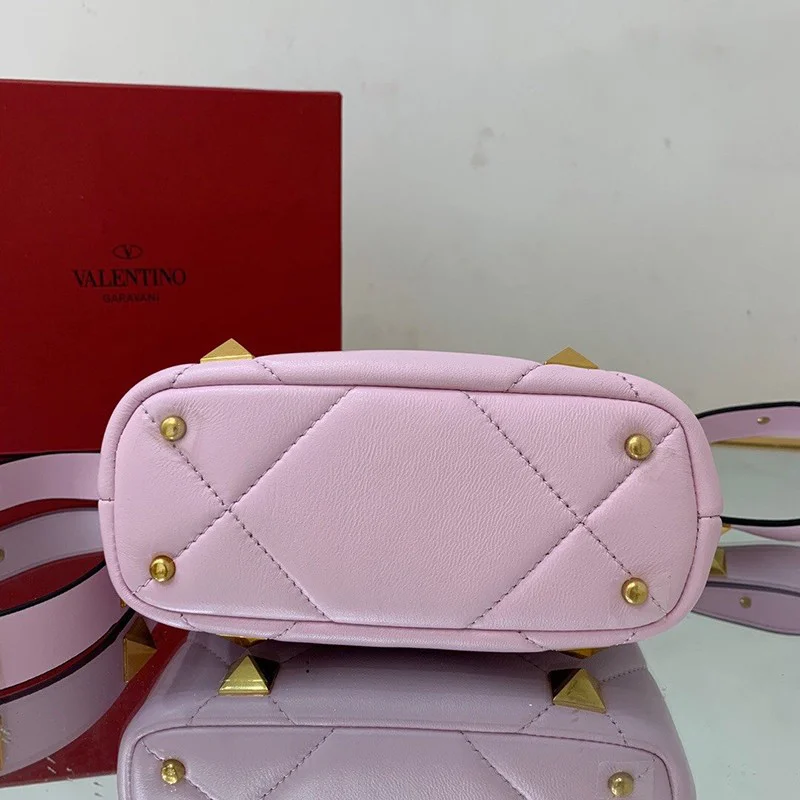 ★日本!!人気!ヴァレンティノ ハンドバッグ コピー ROMAN STUD QUILTED Vux71343