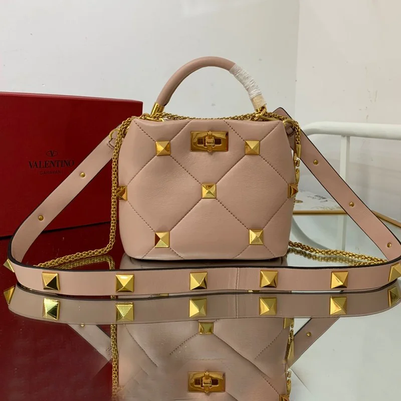 超希少!ヴァレンティノ ハンドバッグ 偽物 ROMAN STUD QUILTED Vut72437