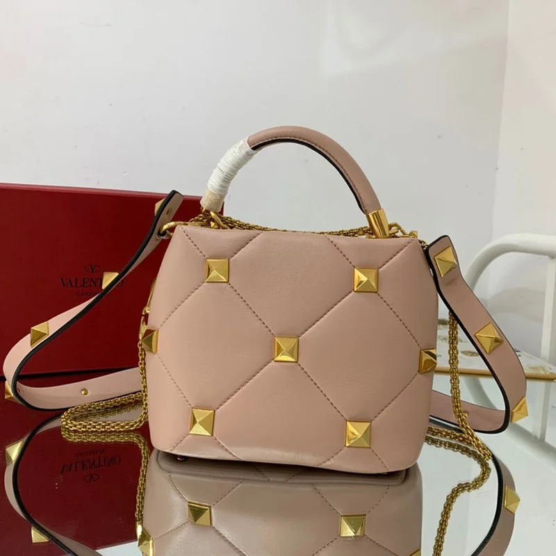 超希少!ヴァレンティノ ハンドバッグ 偽物 ROMAN STUD QUILTED Vut72437