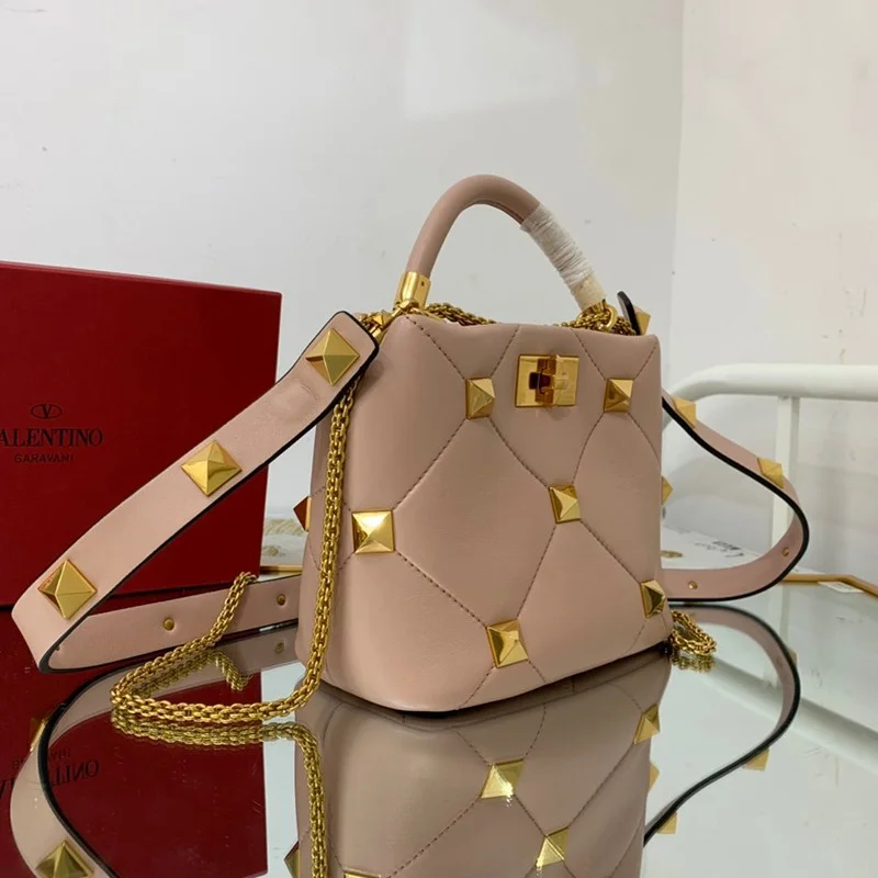 超希少!ヴァレンティノ ハンドバッグ 偽物 ROMAN STUD QUILTED Vut72437