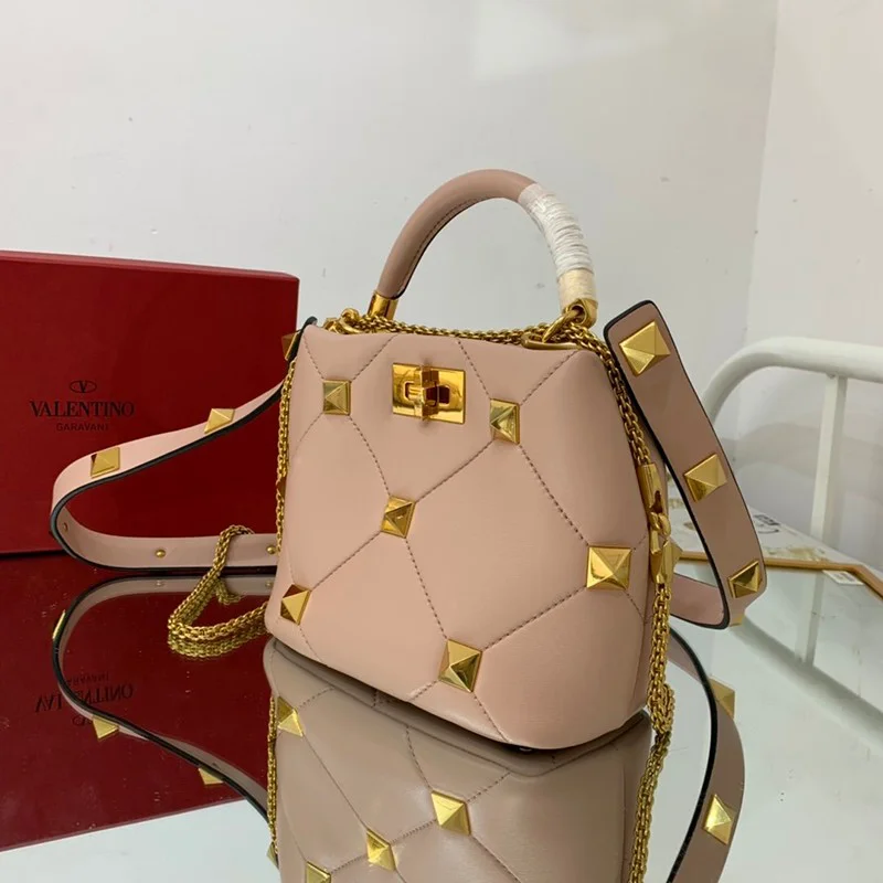 超希少!ヴァレンティノ ハンドバッグ 偽物 ROMAN STUD QUILTED Vut72437