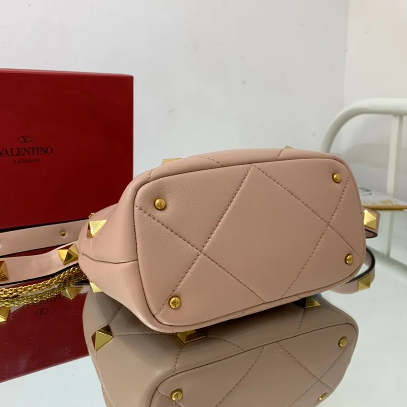 超希少!ヴァレンティノ ハンドバッグ 偽物 ROMAN STUD QUILTED Vut72437