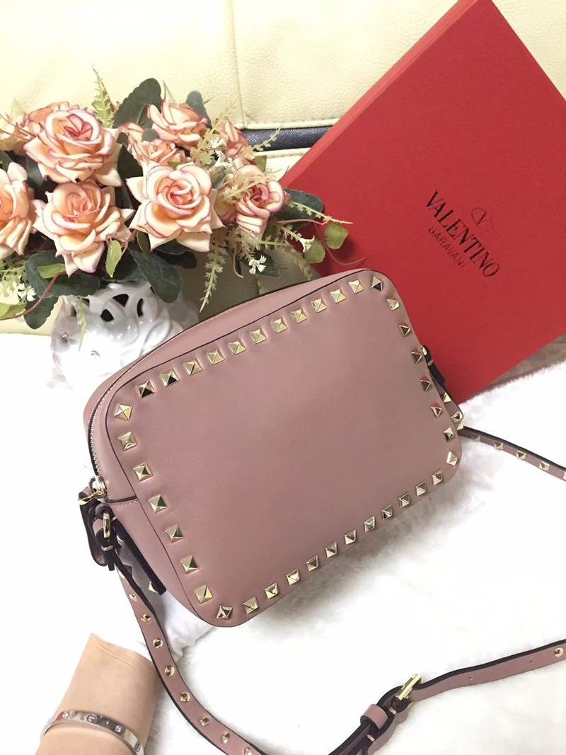 ★日本!!人気!ヴァレンティノ ショルダーバッグ 偽物 ハンドバッグ★ロックスタッズ Vuy67038