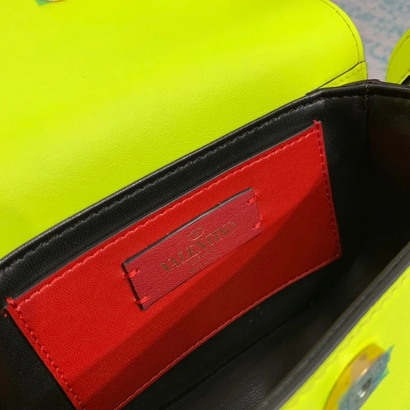 送料込ヴァレンティノ ショルダーバッグ コピー Vロゴ SUPERVEE レザー クロスボディバッグ Vuh72748