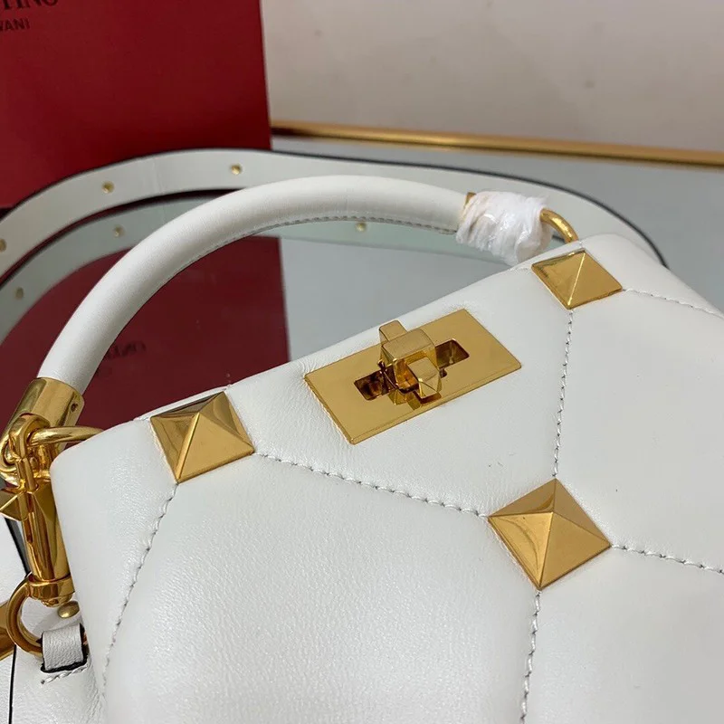 ★日本!!人気!ヴァレンティノ ハンドバッグ コピー ROMAN STUD QUILTED Vuz59113