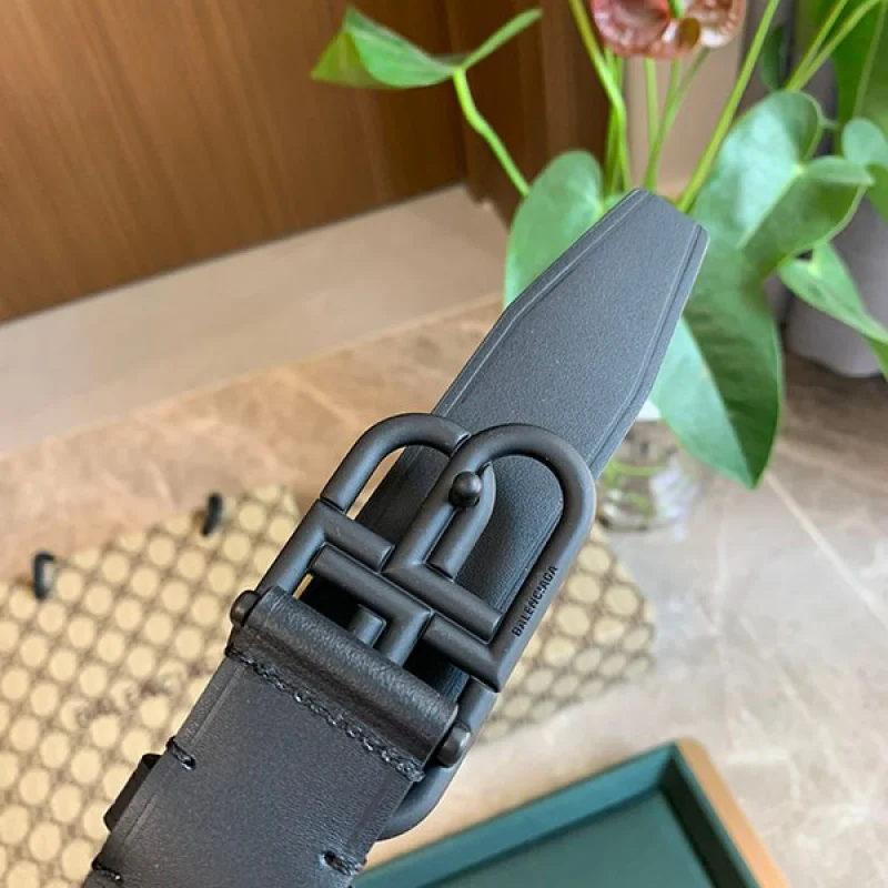 バレンシアガ BB ロゴ レザーベルト 偽物 bag22837