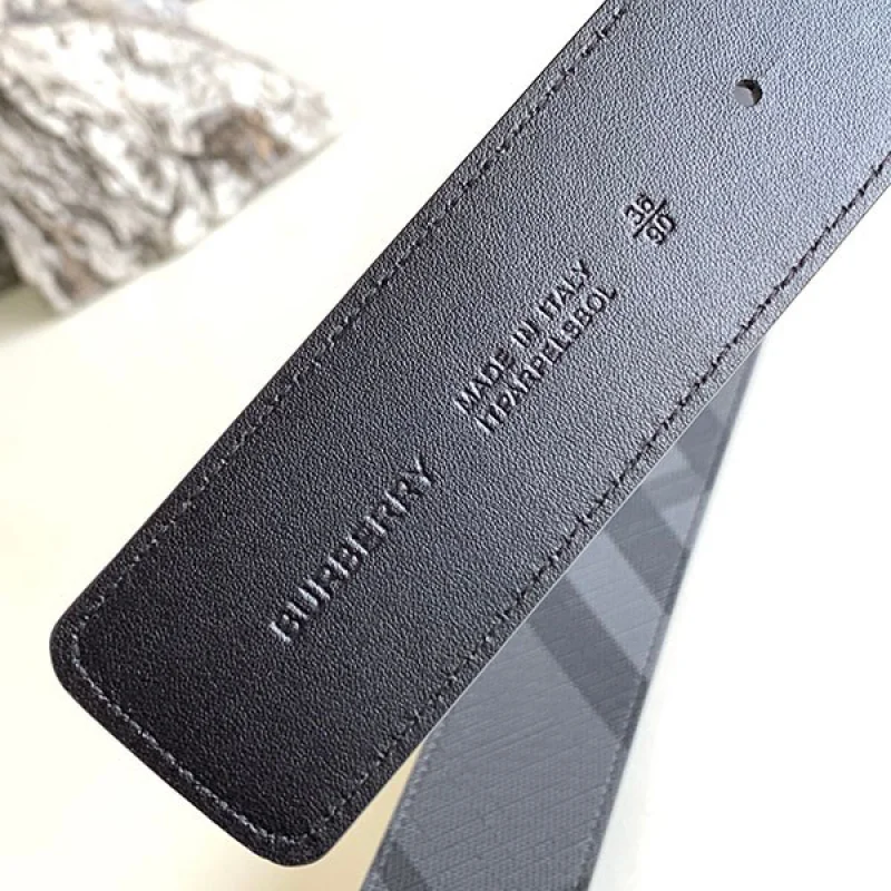 入手困難 バーバリー コピー リバーシブル チャコールチェック&レザー TBベルト Bag88100