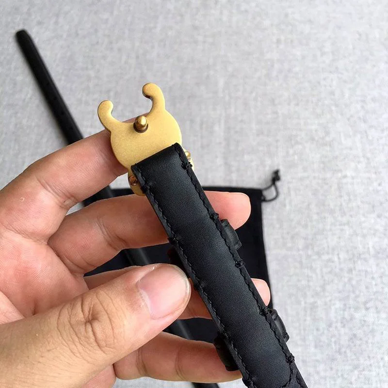 ☆超人気☆【セリーヌ】スモール マイヨン トリオンフ ベルト 偽物 カーフスキン Cey60554