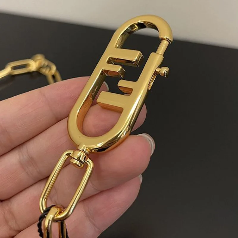 フェンディ ゴールドメタル コピー ショルダーストラップユー fej96895