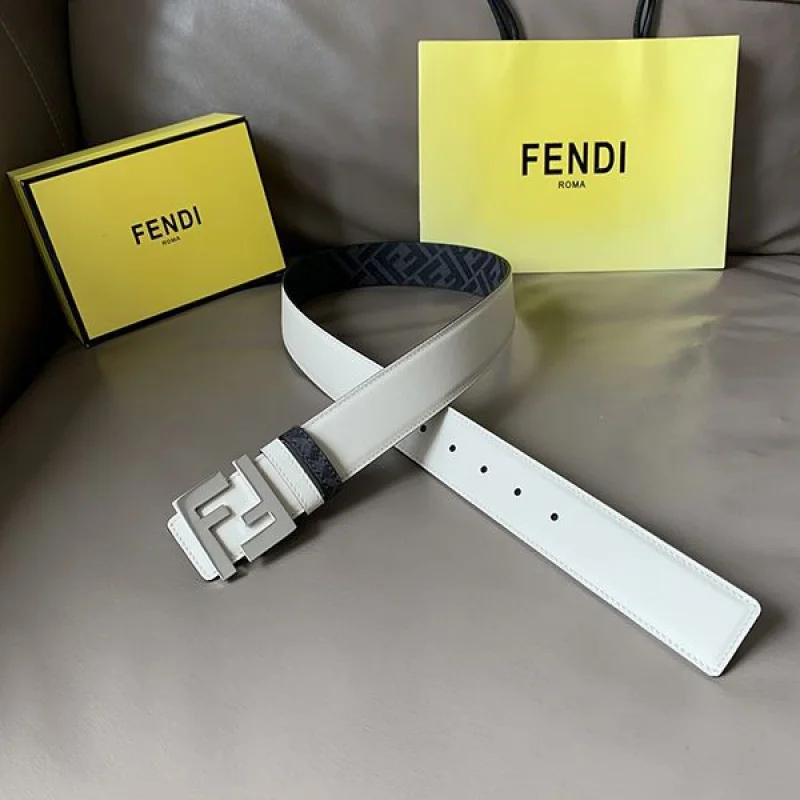 大人気!!新色フェンディ メンズ ベルト リバーシブル ロゴ プレゼント 4.0cm コピー fes12836