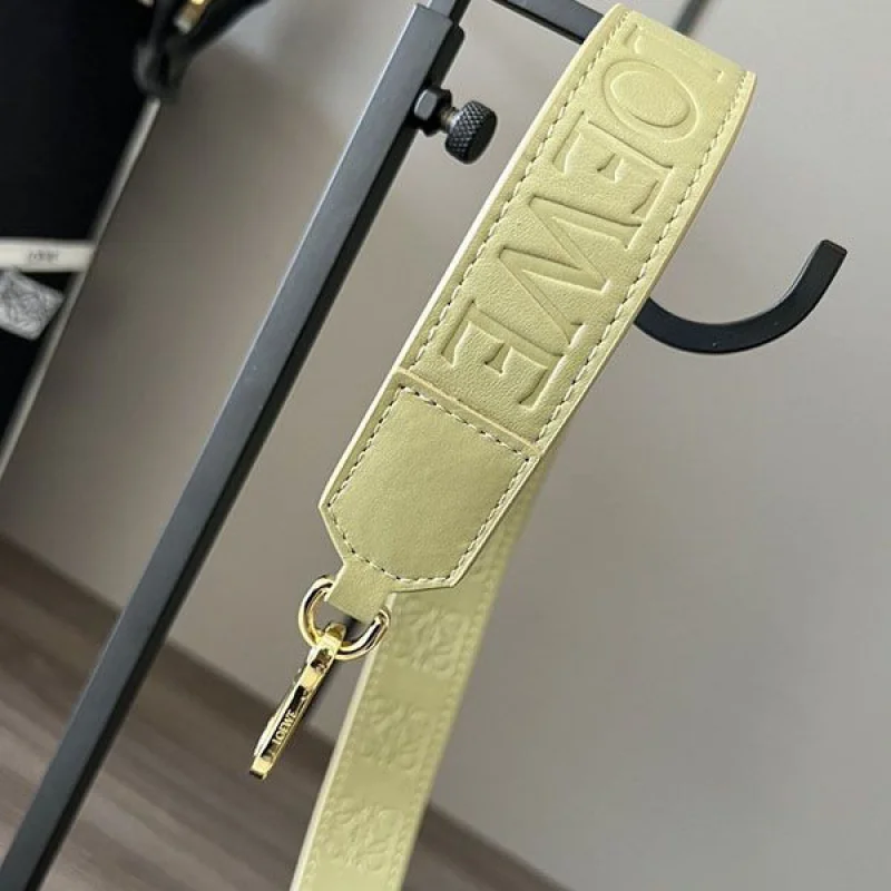 定番 ロエベ ストラップ 偽物サテンカーフ ロゴ型押し loj36027