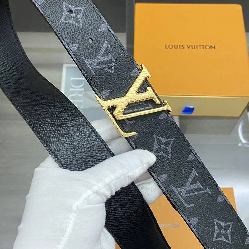 入手困難ルイヴィトン サンチュール・LVイニシャル 偽物 40MM リバーシブル vua64402