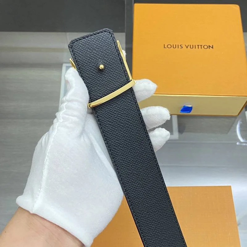 入手困難ルイヴィトン サンチュール・LVイニシャル 偽物 40MM リバーシブル vua64402
