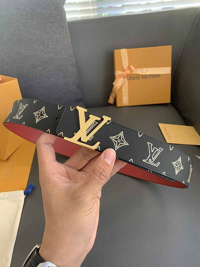 21AW新作ルイヴィトン サンチュール・LVイニシャル コピー 40MM リバーシブルベルト vui02508