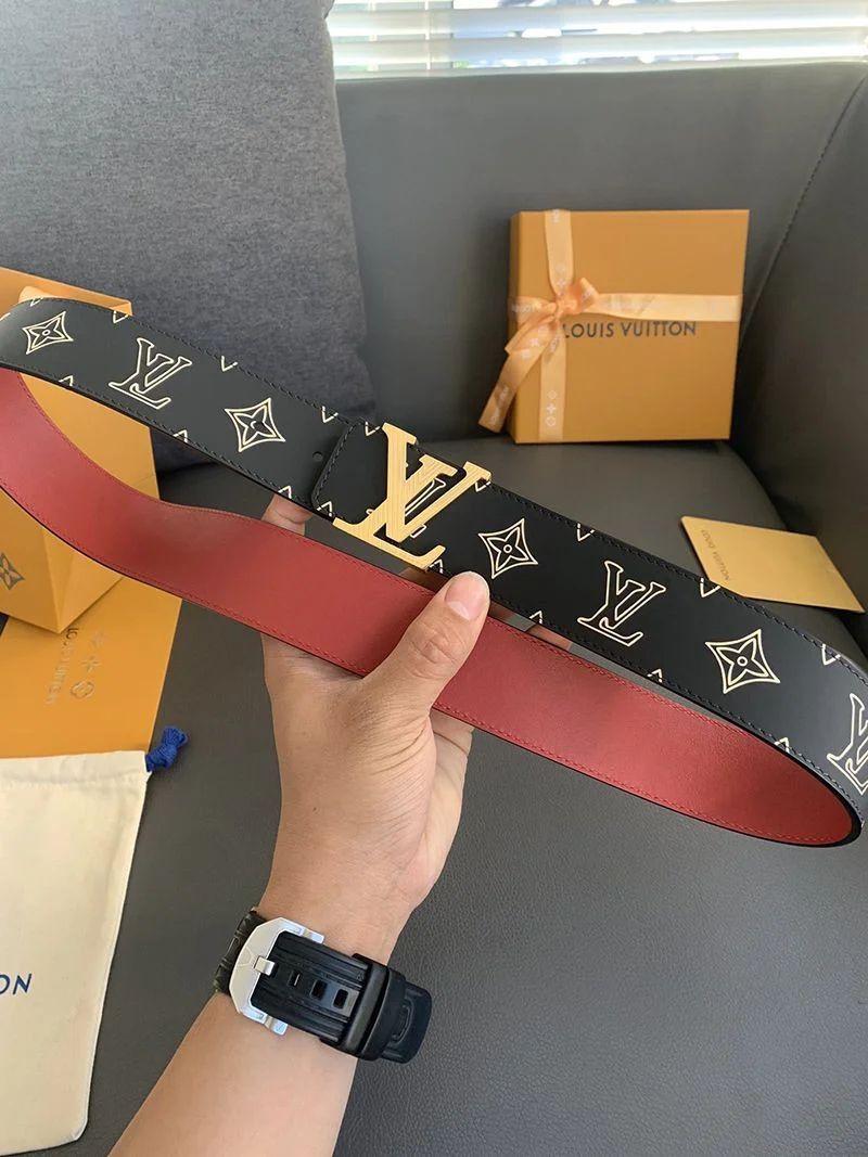21AW新作ルイヴィトン サンチュール・LVイニシャル コピー 40MM リバーシブルベルト vui02508