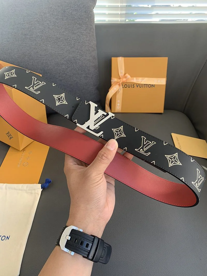 送料込ルイヴィトン サンチュール・LVイニシャル 偽物 40MM リバーシブルベルト vui03410