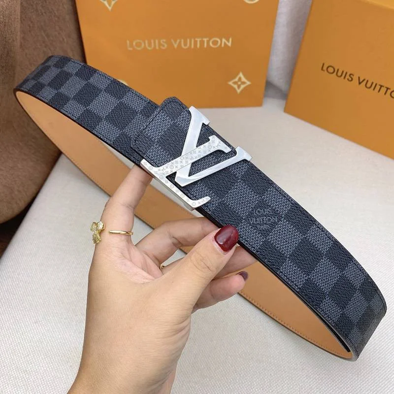 可愛いルイヴィトン サンチュール・LVイニシャル 偽物 40MM リバーシブル ベルト vui94540