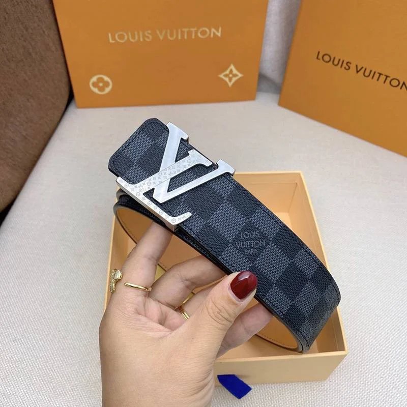 可愛いルイヴィトン サンチュール・LVイニシャル 偽物 40MM リバーシブル ベルト vui94540