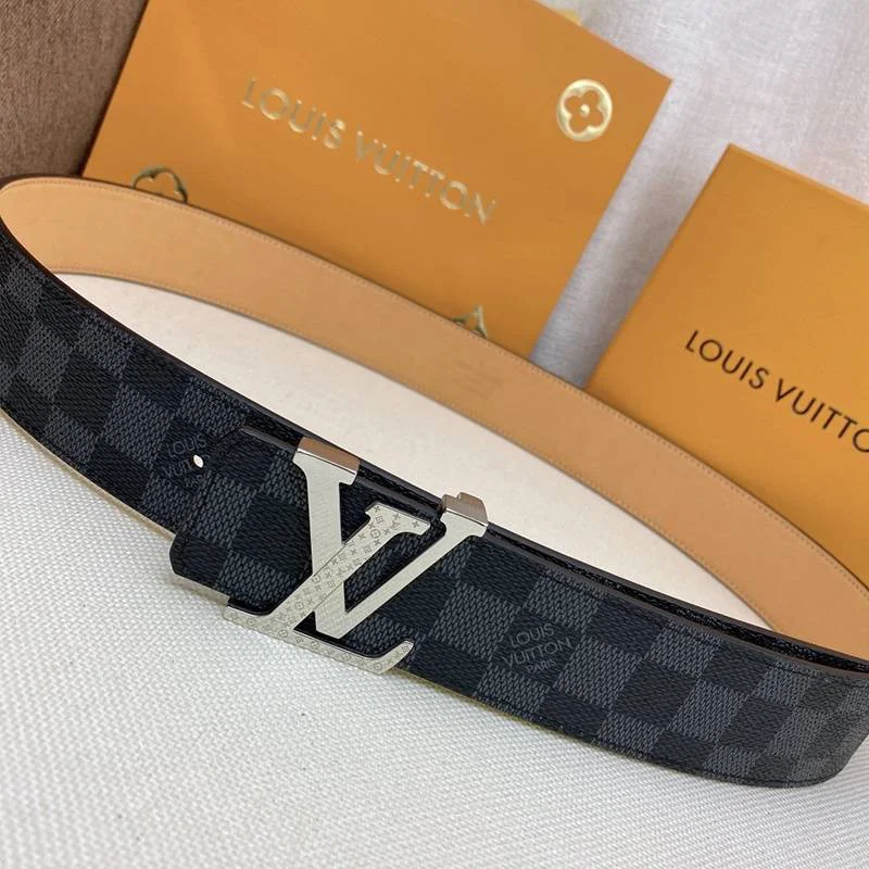 可愛いルイヴィトン サンチュール・LVイニシャル 偽物 40MM リバーシブル ベルト vui94540