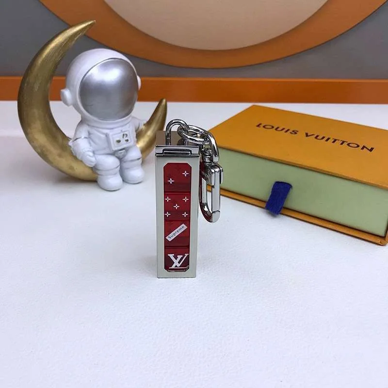 人気 新作 ルイヴィトン シュプリーム サイコロ キーホルダー 偽物 赤 vuj82517