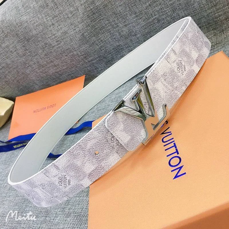 送料込ルイヴィトン 偽物 サンチュール・LVイニシャル 40MM リバーシブルベルト vur11055