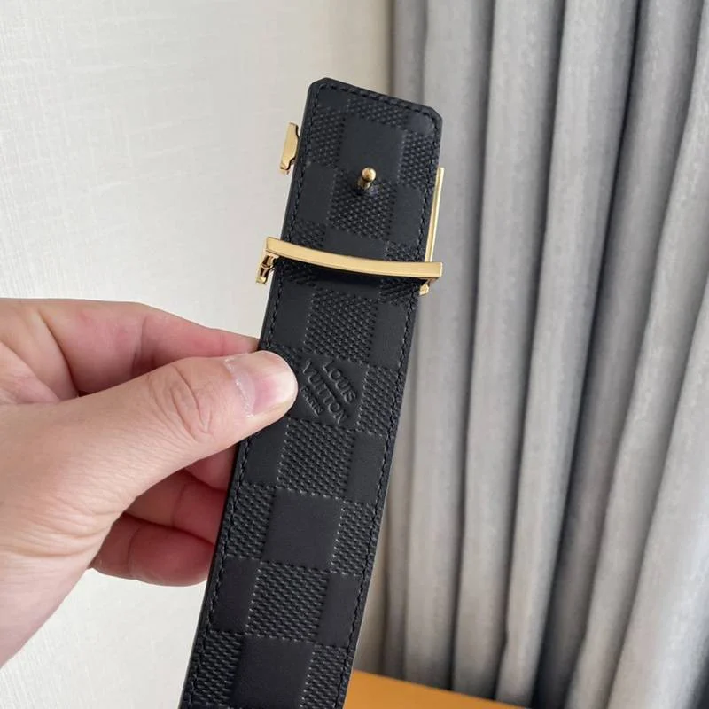 可愛いルイヴィトン 偽物サンチュール・LVイニシャル 40MM リバーシブル ベルト vuu01516