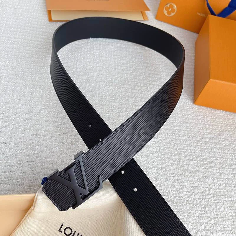大人気!!新色ルイヴィトン コピー サンチュール・LVイニシャル 40MM ベルト vuu71001