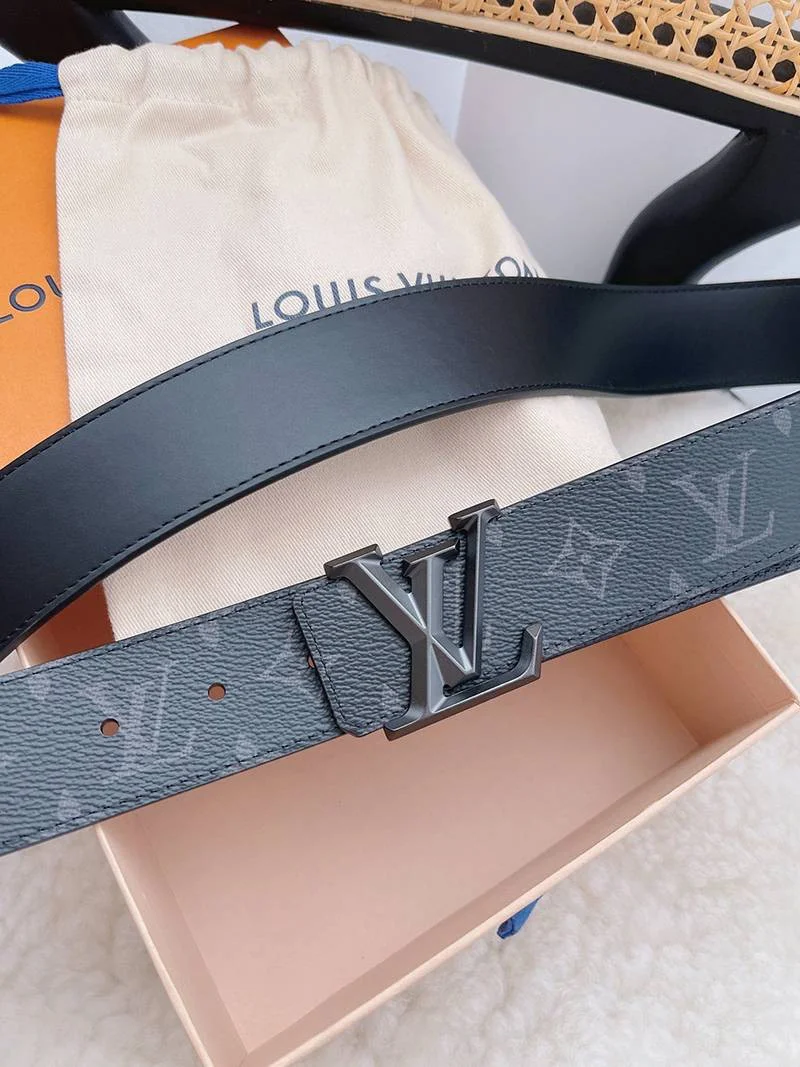 大人気!ルイヴィトン スーパーコピー サンチュール・LVピラミッド 40MM リバーシブルベルト vuy31533