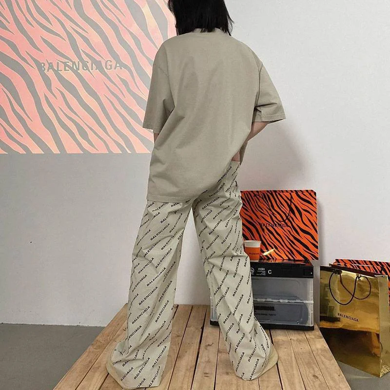 超話題!バレンシアガ パンツ 偽物 ブラック ロゴ プリント入り bay93986