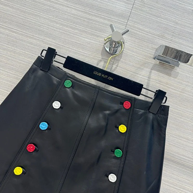 ☆チャンスは今しかない☆ ルイヴィトン ボタンレザースカート コピー 1AB7U