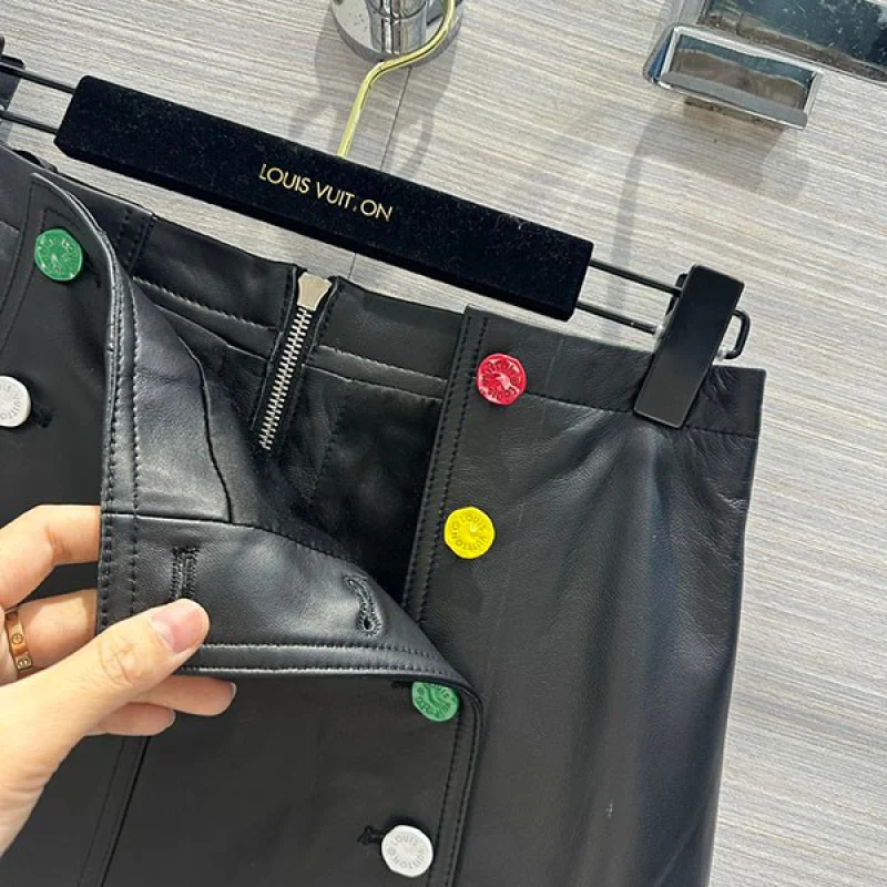 ☆チャンスは今しかない☆ ルイヴィトン ボタンレザースカート コピー 1AB7U