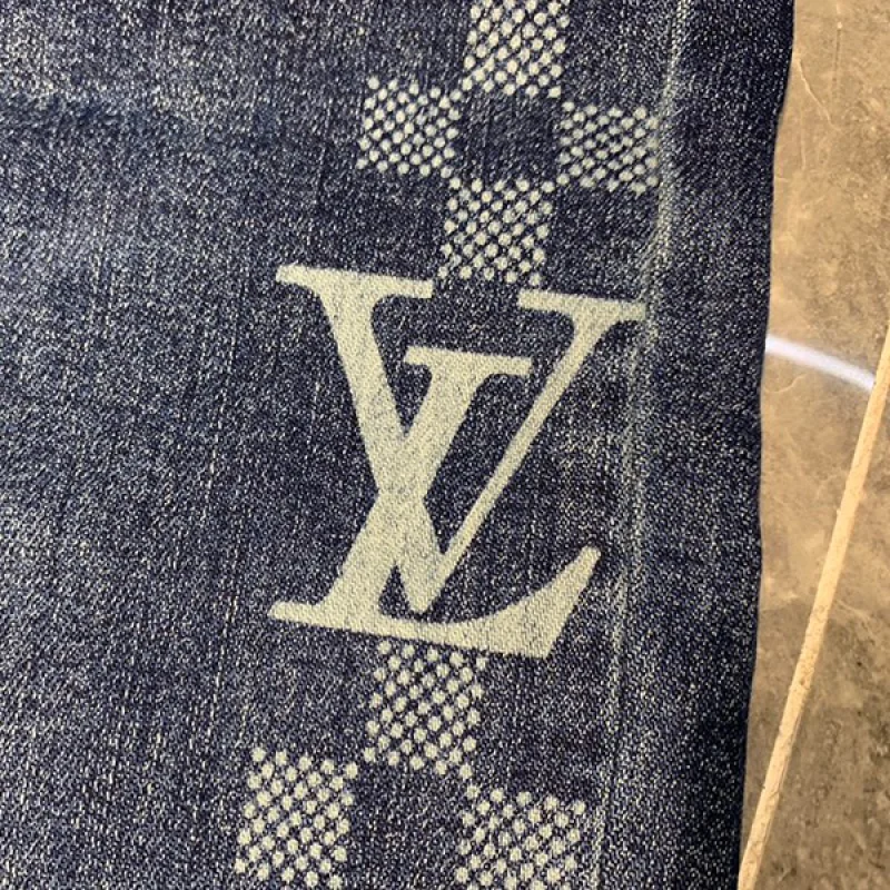 入手困難ルイヴィトン デニムパンツ コピー モノグラムパッチワーク vuw25745