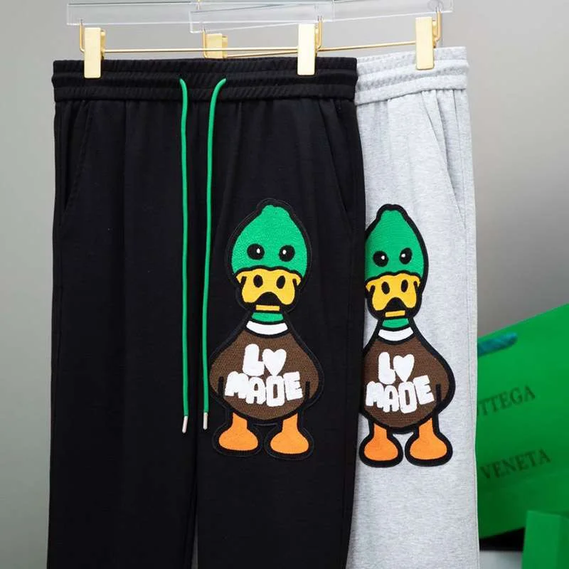 人気急上昇 ルイヴィトン nigo アスレチックパンツ パロディ 2色 vuz51790