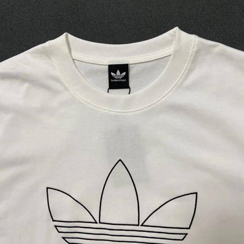 大人気!バレンシアガ アディダス 偽物 コラボ♡オーバーサイズTシャツ 723976TN VN83775